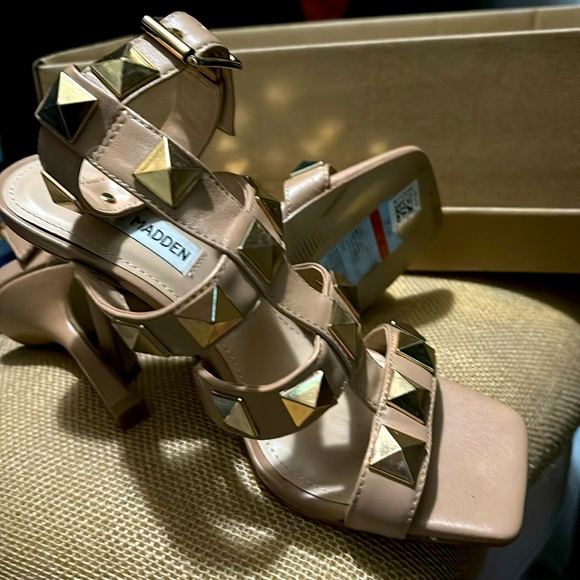 Steve Madden Nude heels - Picture 1 of 3
